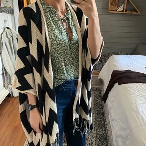 Sweater cardigan with fringe